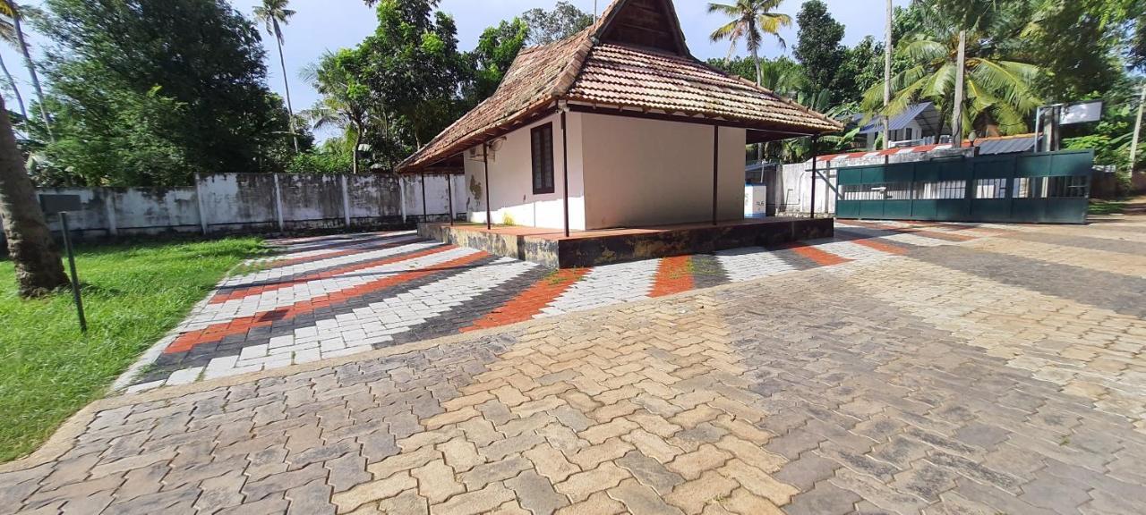Ripples Service Villas Kollam Exteriör bild