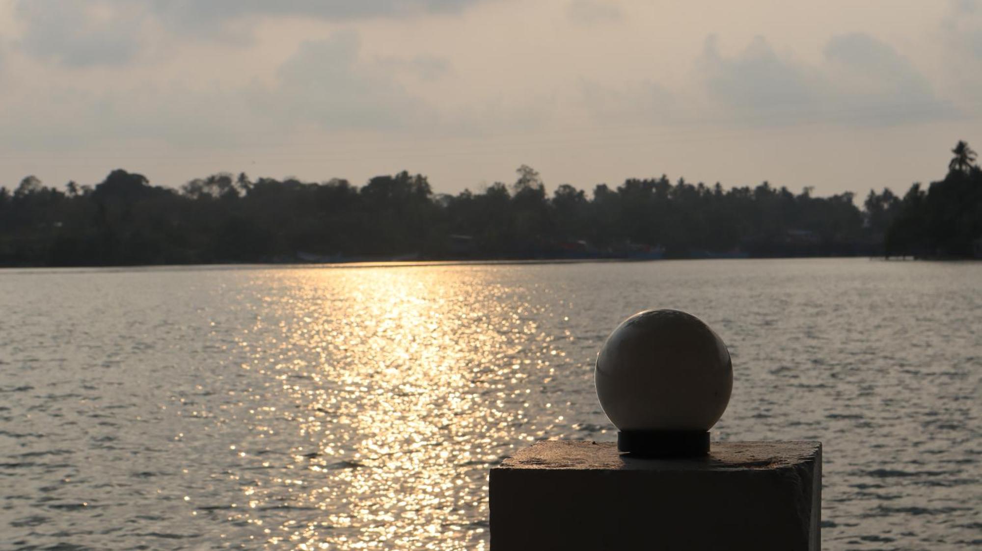 Ripples Service Villas Kollam Exteriör bild