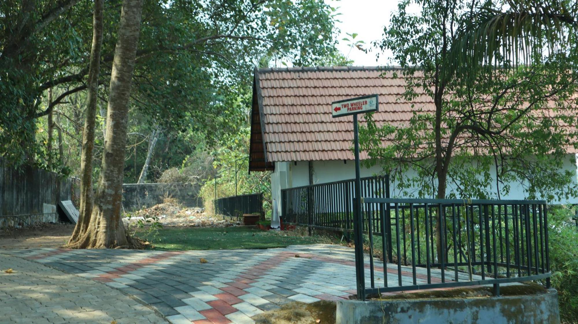 Ripples Service Villas Kollam Exteriör bild