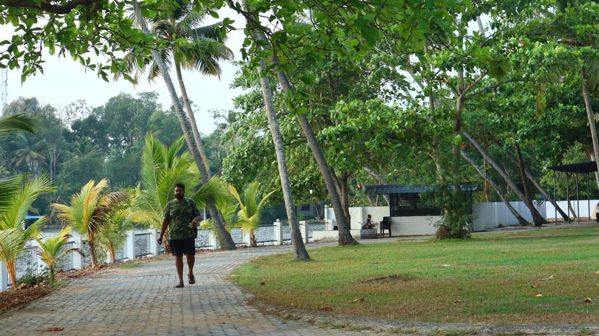 Ripples Service Villas Kollam Exteriör bild